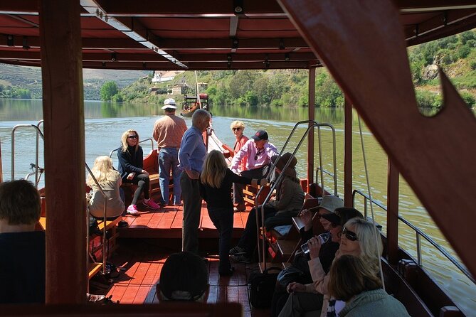 2-hour Rabelo Boat tour in Pinhão - The Douro Demarcated River and the Eiffel iron bridge: the opening segment that sets the tone