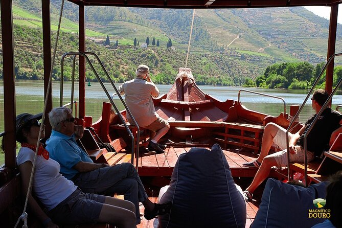 2-hour Rabelo Boat tour in Pinhão - Sailing up toward Roncão: why the outbound leg often feels more dramatic