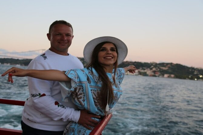 2 Hours Bosphorus Cruise Boat Tour in Istanbul - Getting There in Eminönü: The Meeting Point and First Minutes