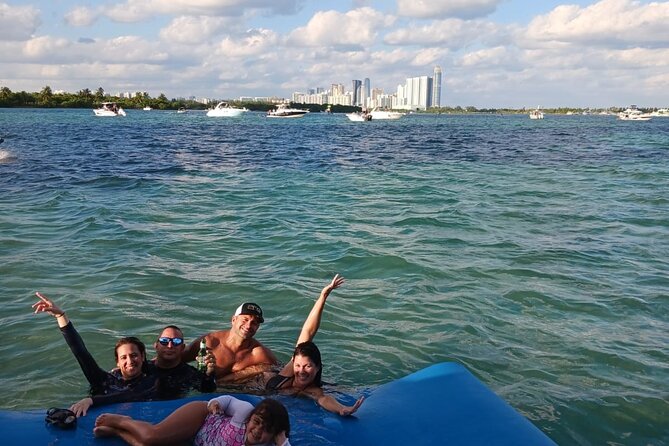 2-Hours Private Miami Boat Tour With Champagne - The Downtown Miami sailing loop (Star Island to the skyline)