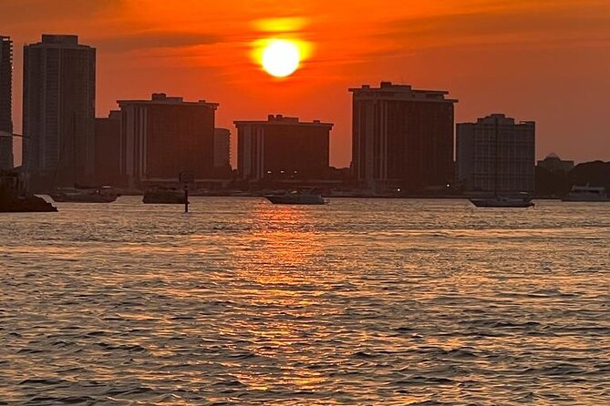 2-Hours Private Miami Boat Tour With Champagne - Sunset vs sightseeing: picking the right 2-hour window