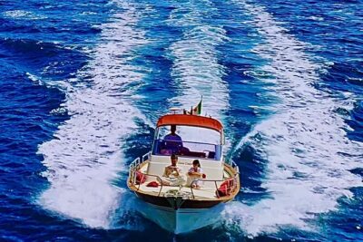 3-hour private boat tour of the island of Capri - White Grotta and the Capri Sea-Arches Moment