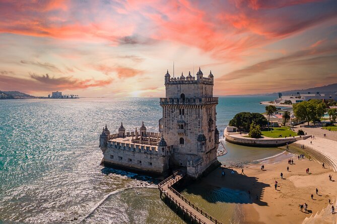 360º Lisbon: Helicopter Flight, Boat Trip and Old Town Walking - Who this tour suits best (and who should skip it)