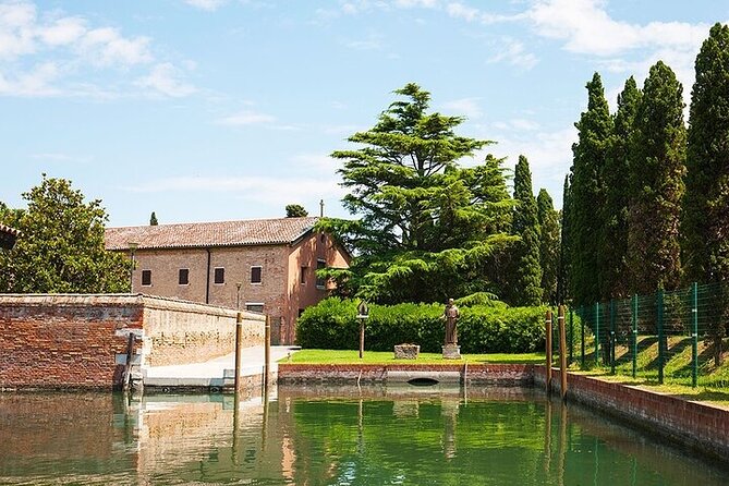 4 hours Private Boat Tour to Murano, Burano with local real guide - Venice by boat: why this Murano-Burano day feels more local