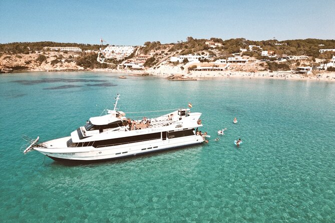 5 Hour Adults Ibiza Boat Trip + lunch, 6 drinks, SUP Boards & DJ - Meeting at Rio Ibiza: fast check-in, but don’t hunt blindly