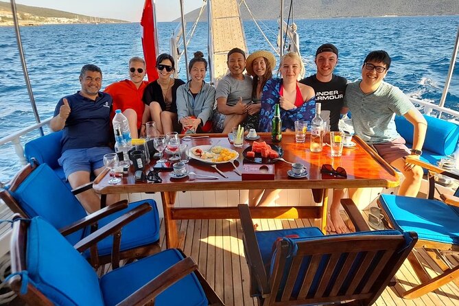 6 Hours Private Charter Boat Tour with Lunch in Bodrum - Who this private boat day suits best