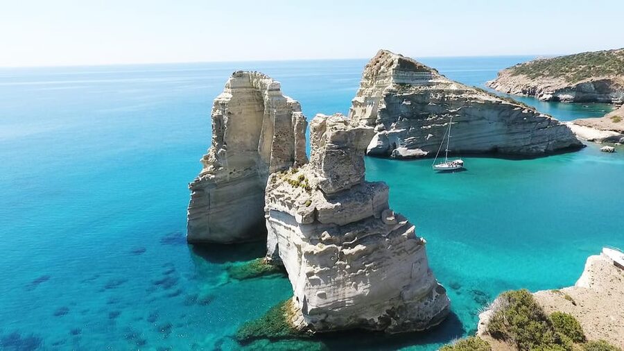 Adamantas: Full-Day Milos & Poliegos Boat Tour with Meals - Food, drinks, and the open bar: what’s included and how it feels