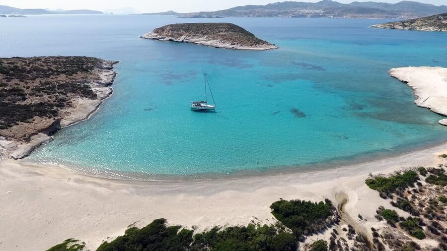 Adamantas: Full-Day Milos & Poliegos Boat Tour with Meals - Glaronisia and Pollonia: slow views between swim breaks
