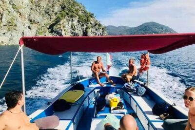 Afternoon Boat Tour to Cinque Terre with brunch on board - Cruising past all five villages: the best way to see Cinque Terre quickly