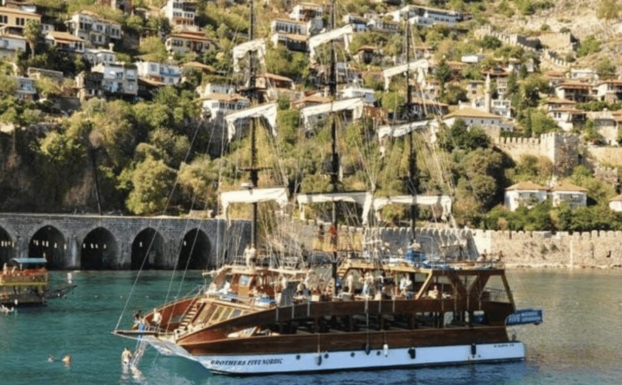 Alanya: Catamaran Boat Tour with Snorkeling with Lunch - Wildlife Chances: Dolphins and Sea Turtles