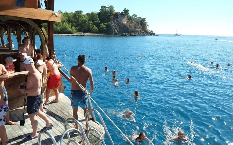 Alanya: Catamaran Boat Trip with Sunbathing and Swimming - Devil’s Cave stop and the middle-to-late afternoon rhythm
