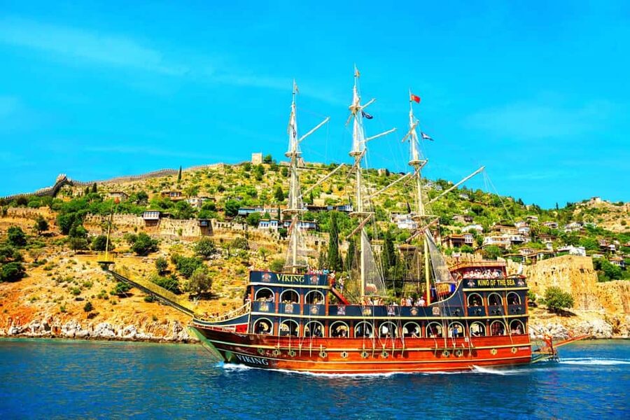 Alanya: Pirate Boat Tour with Food and Drinks - Cleopatra Beach and dolphin watching: the photo-stop swim combo