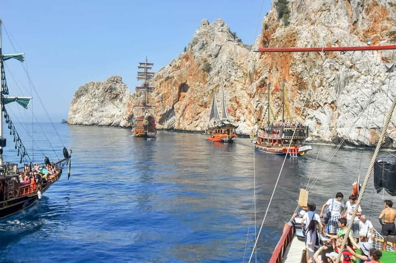 Alanya: Pirate Boat Trip with Lunch and Drinks - Cave stops that actually include swim time