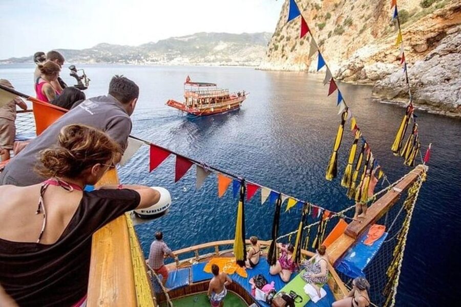 Alanya: Pirates Boat Trip with Lunch and Hotel Pickup - Getting on the boat: hotel pickup and the pirate vibe