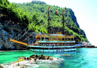Alanya: Pirates Boat Trip with Lunch and Hotel Pickup - The Alanya coastline from the water: what you’re actually seeing