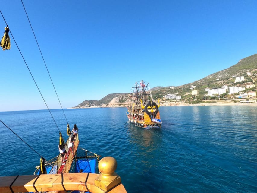 Alanya: Pirates Boat Trip with Lunch and Hotel Pickup - Cave stops and a quick photo break: small moments, good photos