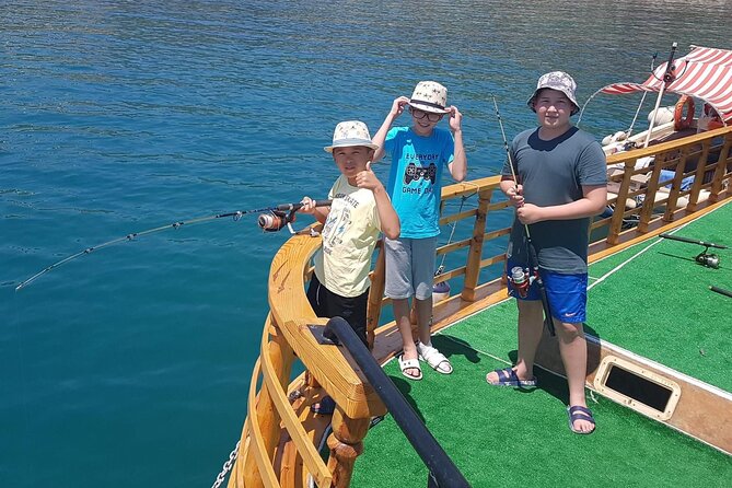 Alanya Relaxing Boat Tour with Lunch, Soft Drinks & Transfer - Relaxed Onboard Feel: Music, Shade, Deck Space, and Those Little Extras