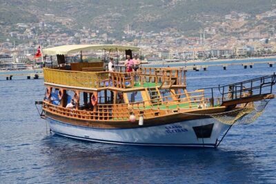 Alanya Relaxing Boat Tour with Lunch, Soft Drinks & Transfer - Sailing Along Alanya’s Coast: Views, Swimming Stops, and the Best Way to Use Your Time
