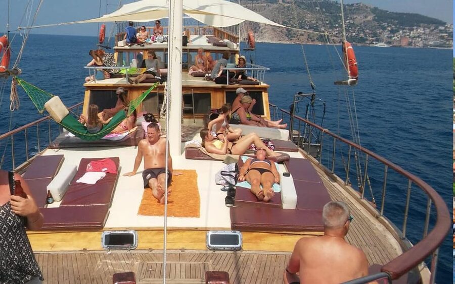 Alanya Relaxing Family Boat Tour Without Foam And Loud Music - Landmarks from the sea: Red Tower, Alanya Castle, and Pirate Caves