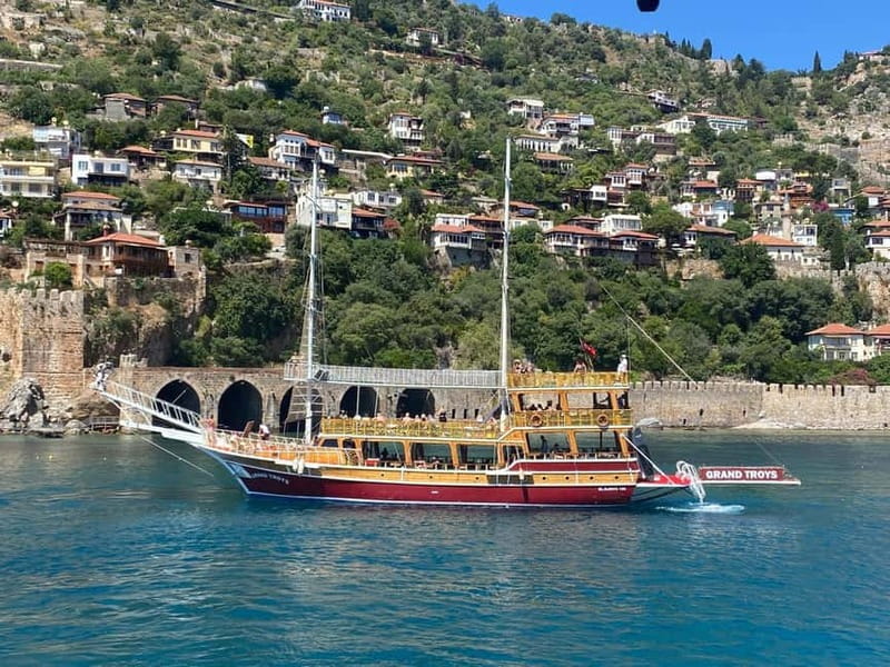 Alanya: Small-Group Boat Tour with Lunch and Soft Drinks - Lunch onboard: simple menu, good value, and the key timing issue