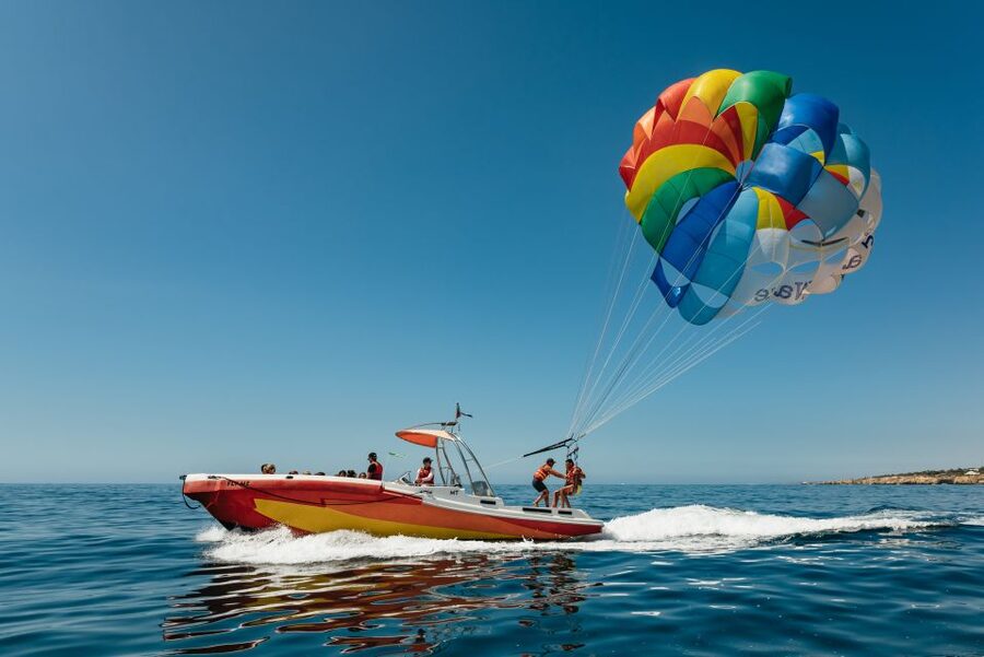 Albufeira: Parasailing Boat Trip - Safety Briefing and a Crew That Talks You Through It