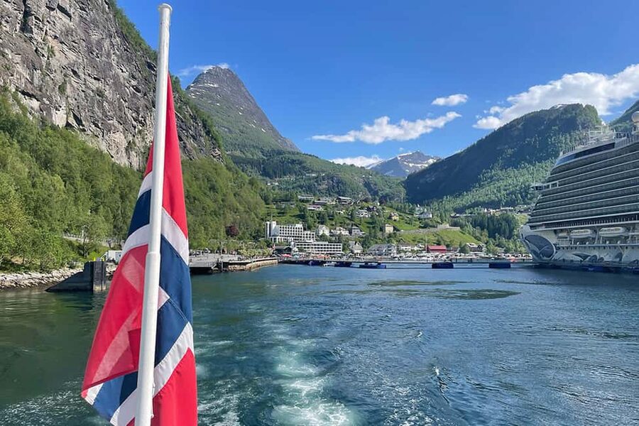 Ålesund to Geiranger Fjord Boat Tour with Return Bus Tour - Kokarsteinen (The Boiling Rock): the last big viewpoint payoff