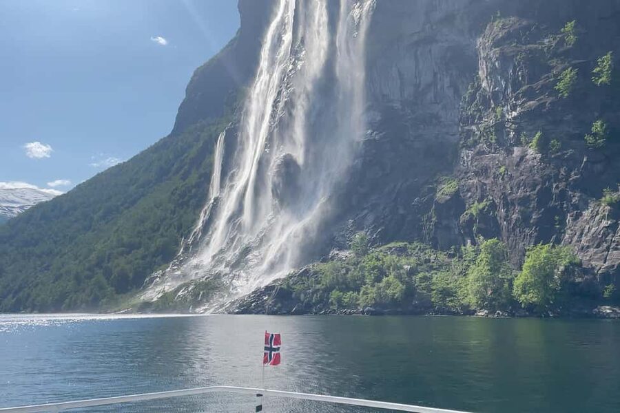 Ålesund to Geiranger Fjord Boat Tour with Return Bus Tour - Ålesund to Geiranger by boat and bus: why this routing works