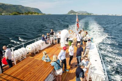 Ålesund to Geiranger Fjord Boat Tour with Return Bus Tour - Meeting at Rådhuskaia and what to expect from the day