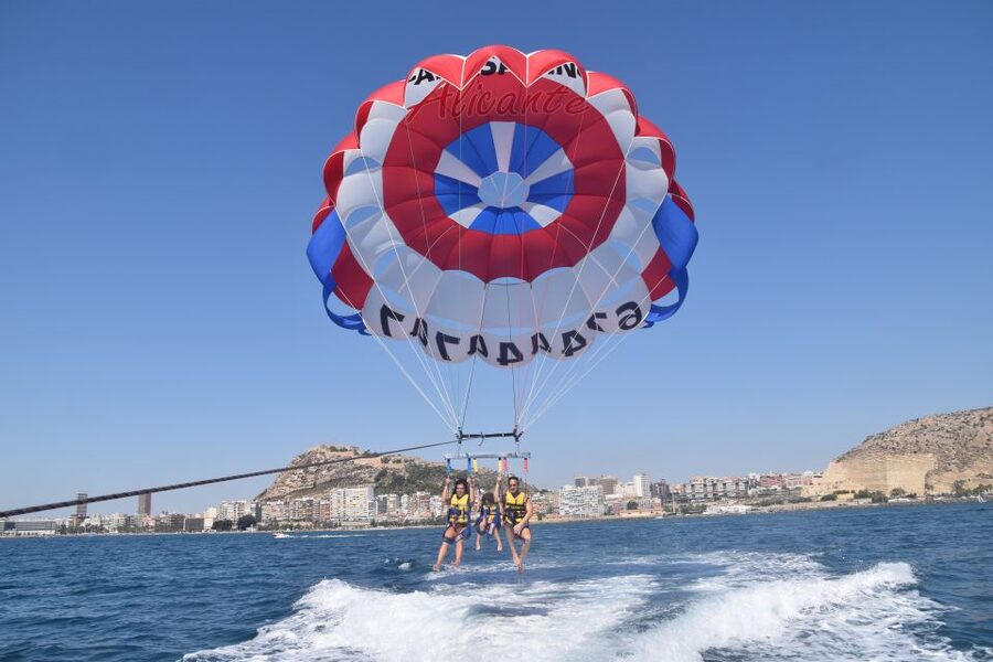 Alicante: Boat Trip and Parasailing Experience with Drink - The 15-Minute Flight at 150 Meters: What to Expect When You’re Up There