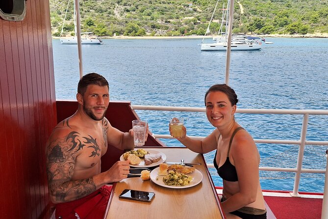 All-Inclusive Blue Lagoon & 3 Island Boat Tour with Food & Drinks - Onboard Reality: crowding, seating, sunbeds, and the crew you’ll remember