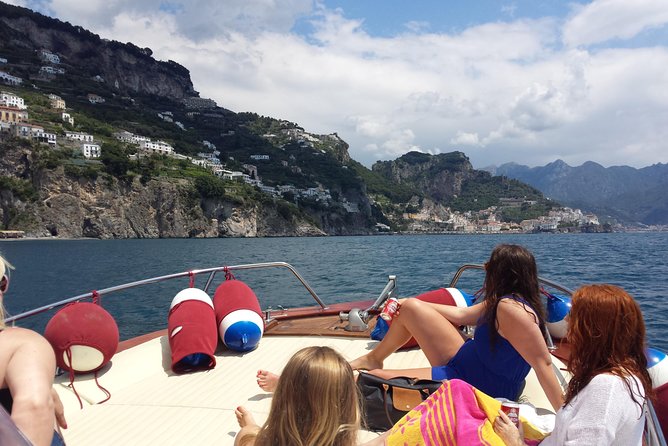 Amalfi Coast Boat Tour from Sorrento with Positano Visit - Getting Picked Up in Sorrento and Making Sense of Marina Time