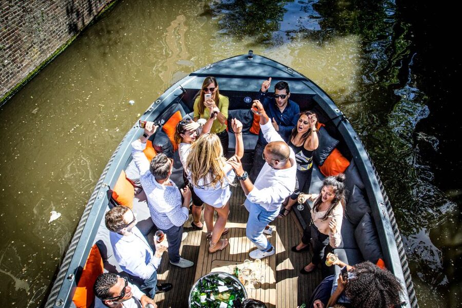 Amsterdam: Canal Belt Private Beer Boat Tour - Who Should Book This Amsterdam Beer Boat Tour?