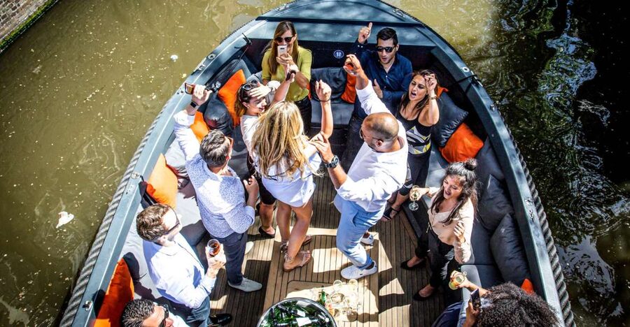 Amsterdam: Canal Belt Private Beer Boat Tour - The 90-Minute Canal Belt Cruise: What You’ll See From the Water