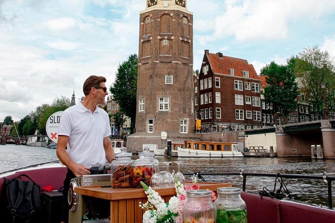 Amsterdam canal cruise in open boat – Guided tour - Drinks onboard: how to treat the cruise as a break, not just a sight