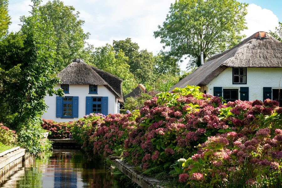 Amsterdam: Giethoorn Tour Scenic Cruise, Cheese & Free Time - Who this tour suits best (and who should think twice)