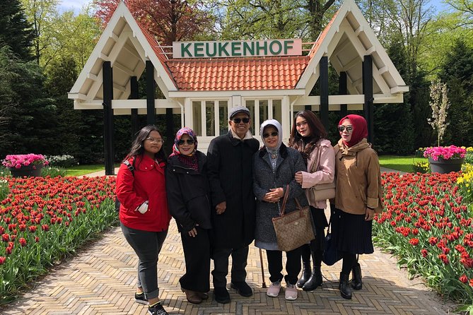 Amsterdam: Keukenhof Tulip Gardens and Giethoorn with Boat Tour - Walking the Village After the Cruise: Bridges, Footpaths, and Viewpoints
