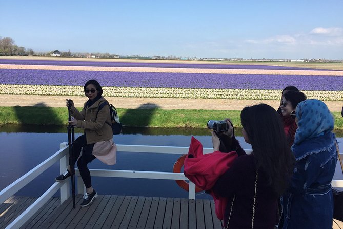 Amsterdam: Keukenhof Tulip Gardens and Giethoorn with Boat Tour - Transport and Timing Reality: What 9 to 10 Hours Means