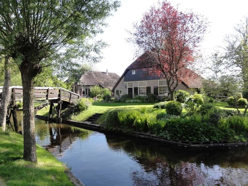 Amsterdam: Live GuideD Giethoorn Boat Tour & Cheese Platter - Who This Trip Fits Best (and Who Should Skip It)