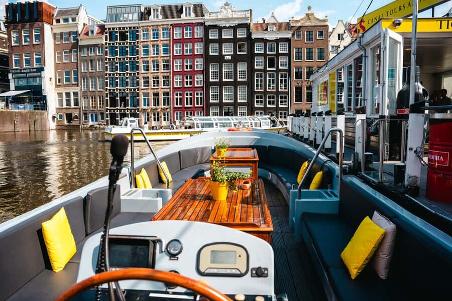 Amsterdam: Open Boat Tour of Canals with Expert Local Guide - Who This Amsterdam Open-Boat Tour Is Best For