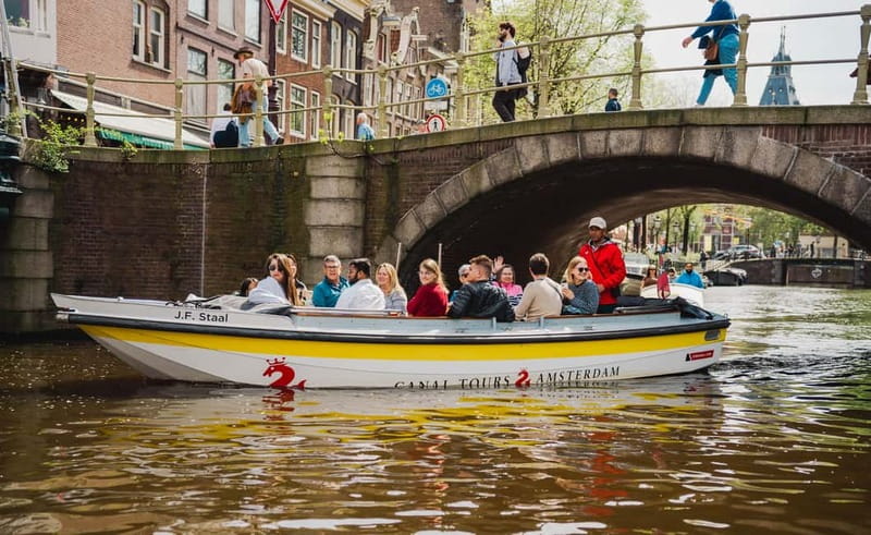 Amsterdam: Open Boat Tour of Canals with Expert Local Guide - The Canal Route: Passing Amsterdam Centraal, Prinsengracht, and Rijksmuseum