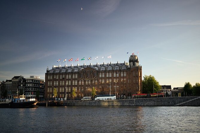 Amsterdam Private Boat Tour with Unlimited Drinks - Bloemenmarkt, Amstel bridges, and the canal belt photo run