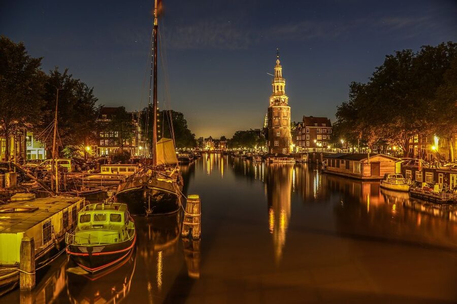Amsterdam: Private Romantic Evening Boat Tour with Prosecco - Why Amsterdam’s Night Lights Change the Canal Experience