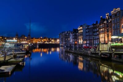 Amsterdam: Private Romantic Evening Boat Tour with Prosecco - What You Actually Get On Board: Prosecco, Snacks, Blankets, Roof