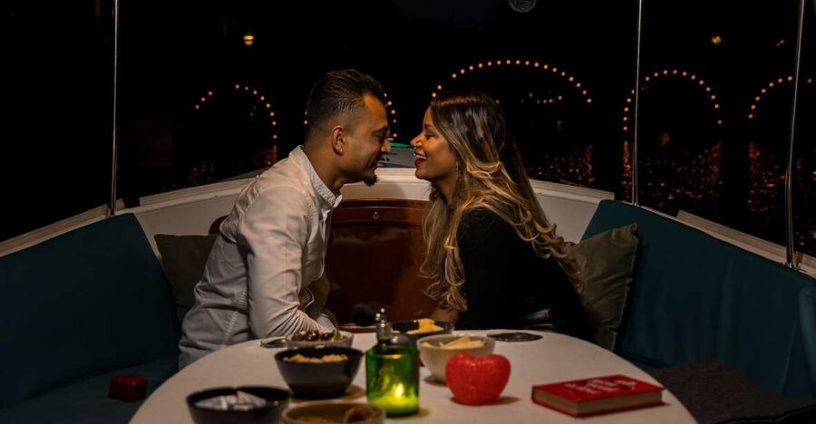Amsterdam: Private Romantic Evening Boat Tour with Prosecco - How to Make the Most of the Bridge-and-Canal House Views