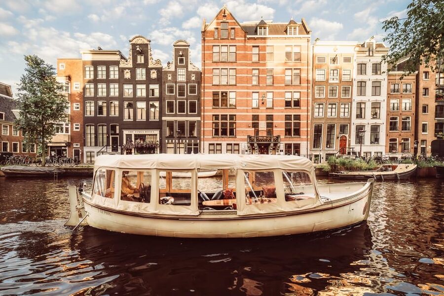 Amsterdam: Private Romantic Evening Boat Tour with Prosecco - Quick Heads-Up Before You Go