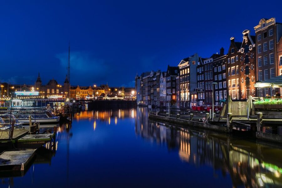 Amsterdam: Private Romantic Evening Boat Tour with Prosecco - What You Actually Get On Board: Prosecco, Snacks, Blankets, Roof