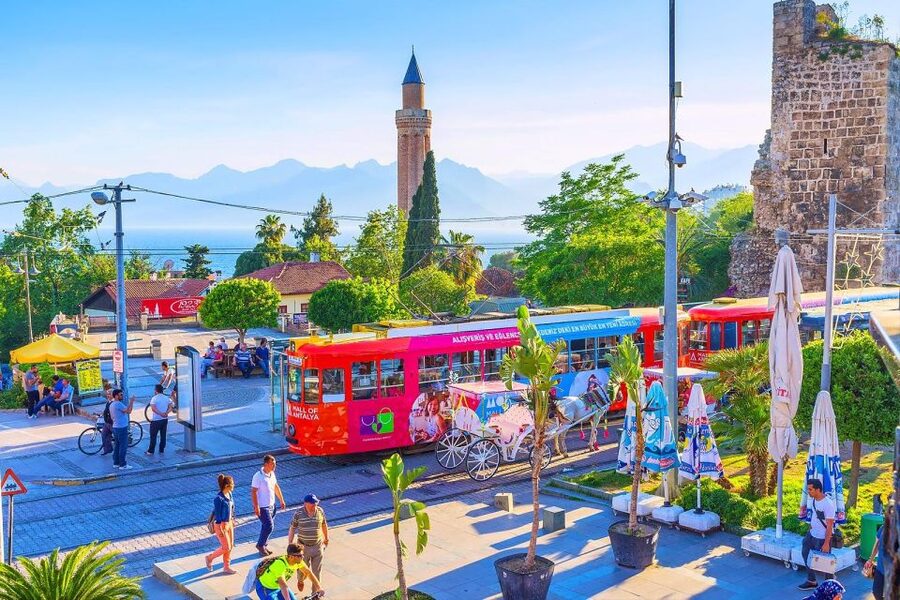 Antalya: Guided Old Town Tour with Boat Trip and Lunch - Argentum shopping stop and a real 40-minute free window