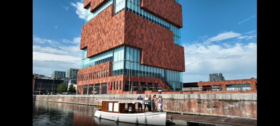 Antwerp: Private Old Harbour Boat Tour Incl. Drinks & Snacks - The boat: a restored 1918 Notarisboat on your own timetable