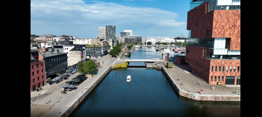 Antwerp: Private Old Harbour Boat Tour Incl. Drinks & Snacks - Drinks and snacks: comfort without slowing the tour