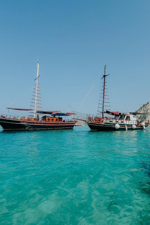 Argostoli: Full-Day Boat Trip with Lunch & Wine - Crew and safety: why the day runs smoothly